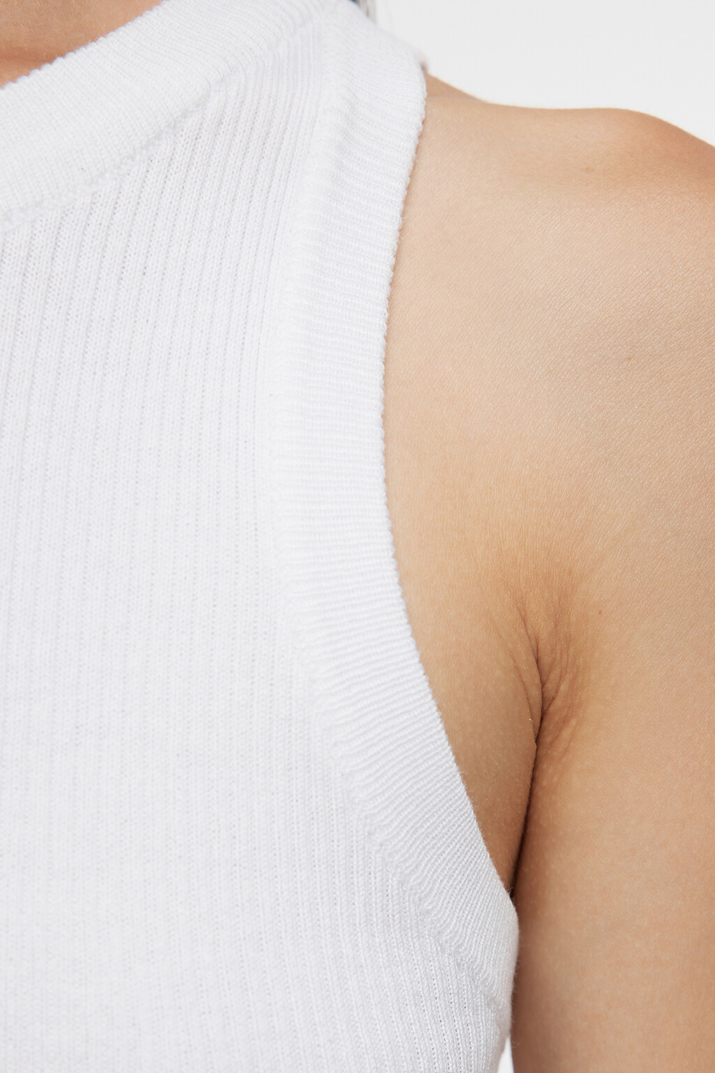 Майка вискозная облегающая на широких бретелях - цвет бежевый - 6