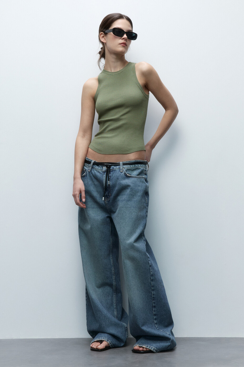 Майка вискозная на широких бретелях - цвет зеленый - 5