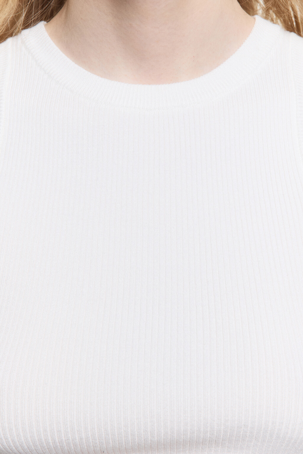 Майка вискозная на широких бретелях - цвет молочный - 5