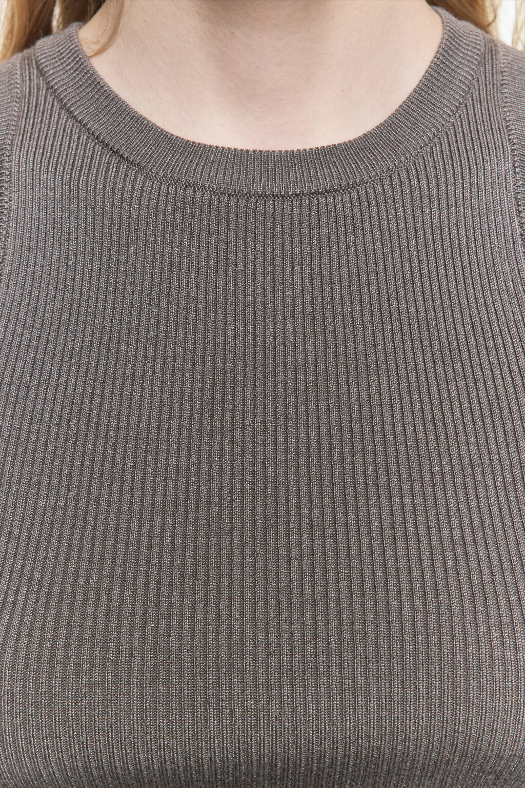 Майка вискозная на широких бретелях - цвет серый - 5