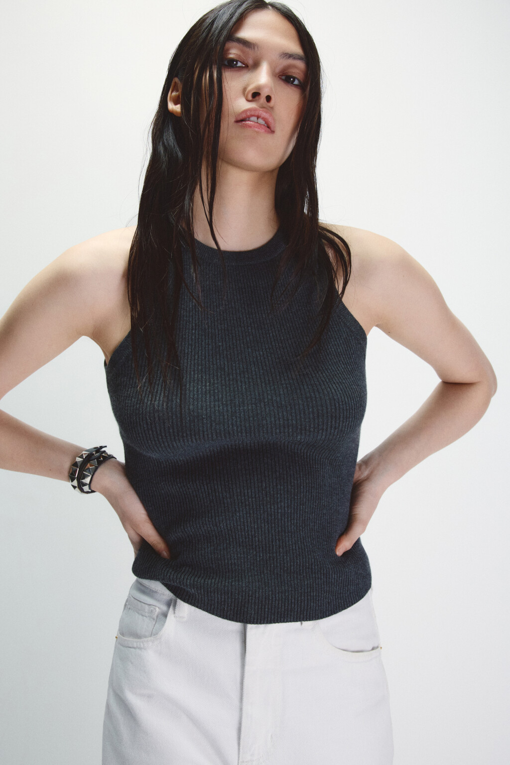 Майка вискозная на широких бретелях - цвет серый - 1