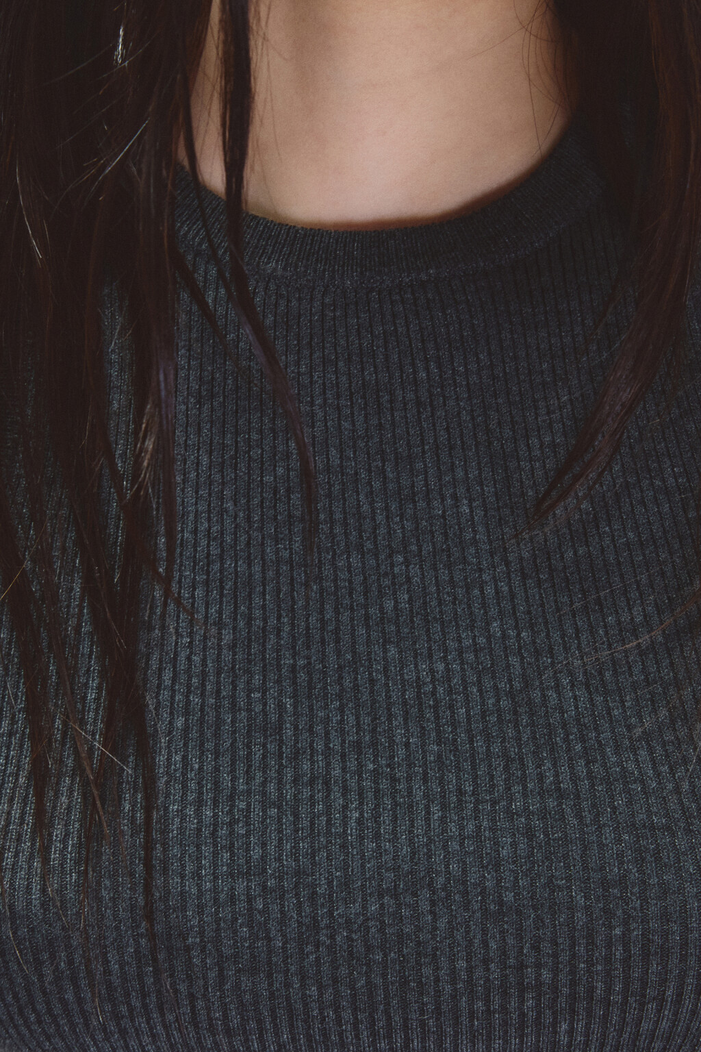 Майка вискозная на широких бретелях - цвет серый - 5