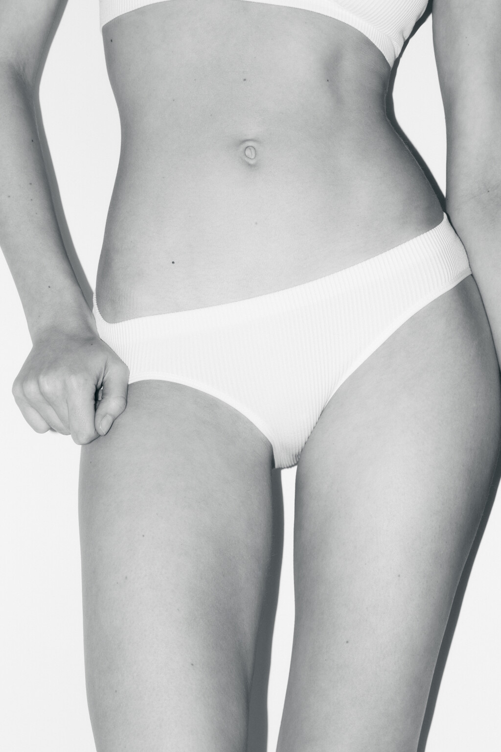 Трусики-слипы бесшовные в рубчик - цвет белый - 4