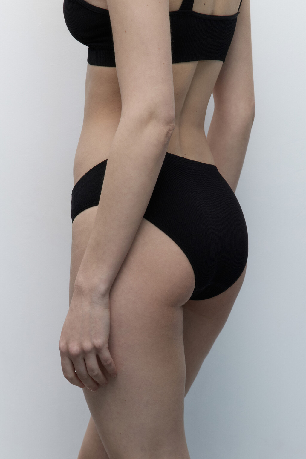 Трусы-слипы бесшовные в рубчик - цвет черный - 3