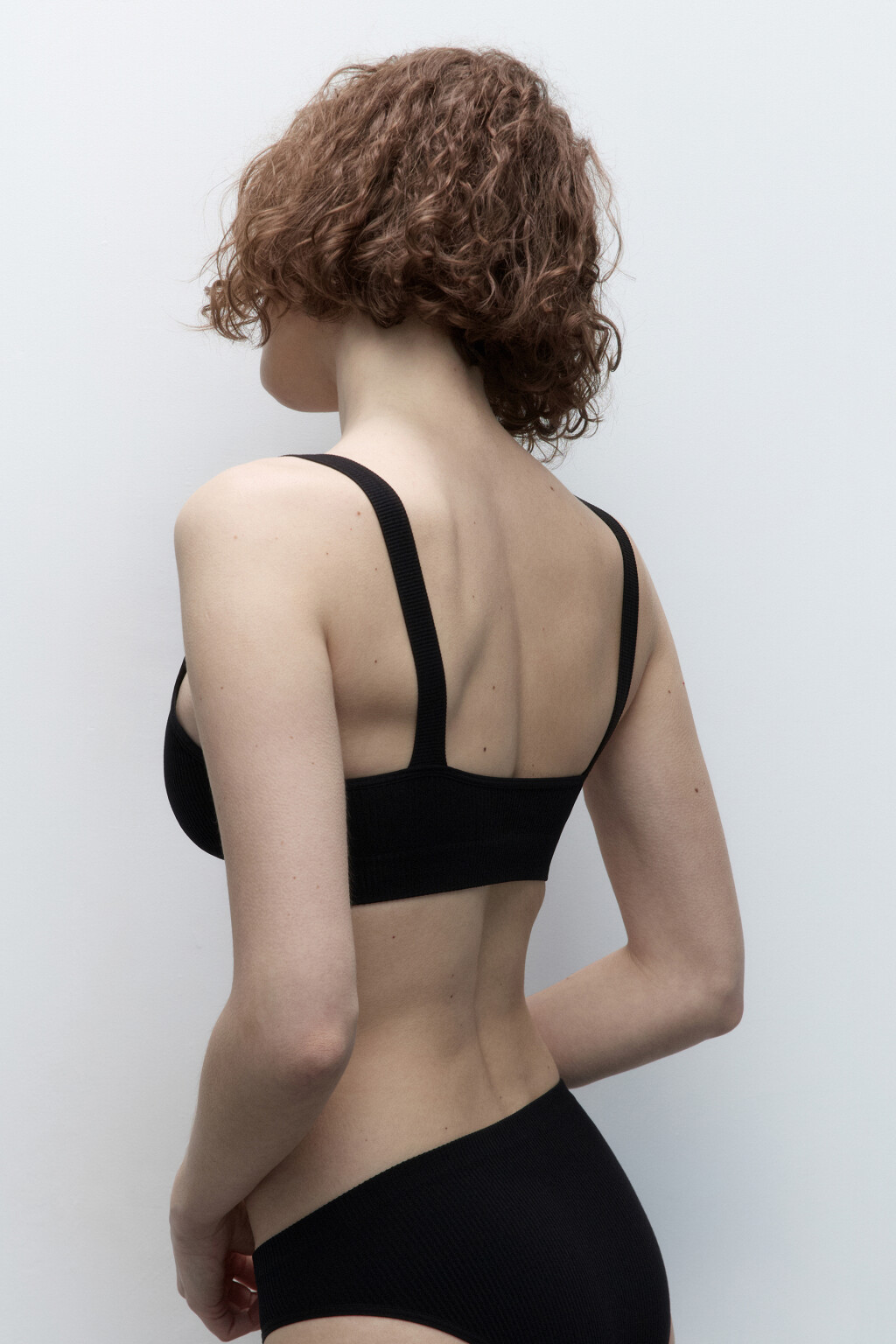 Бюстгальтер-топ KRIS бесшовный в рубчик - цвет черный - 3