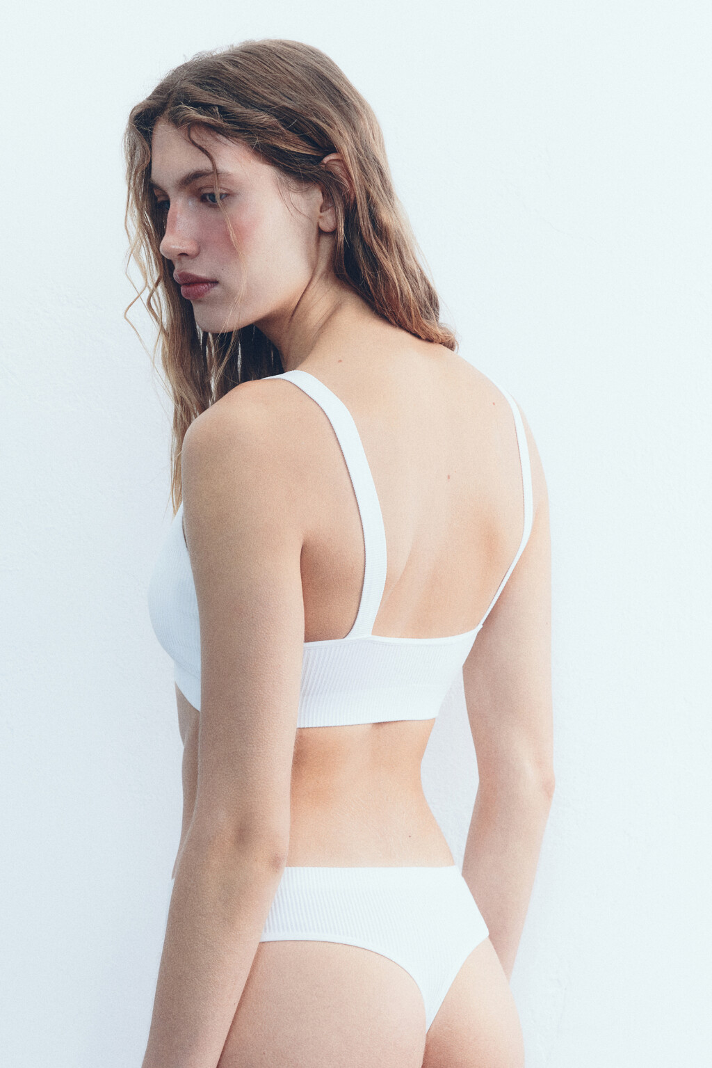 Бюстгальтер-топ KRIS бесшовный в рубчик - цвет белый - 5