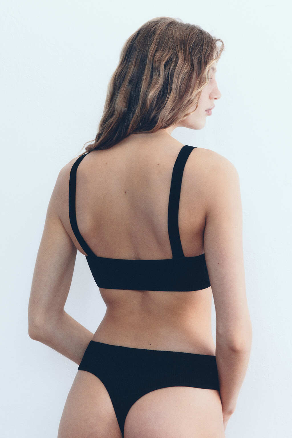 Бюстгальтер-топ KRIS бесшовный в рубчик - цвет черный - 5