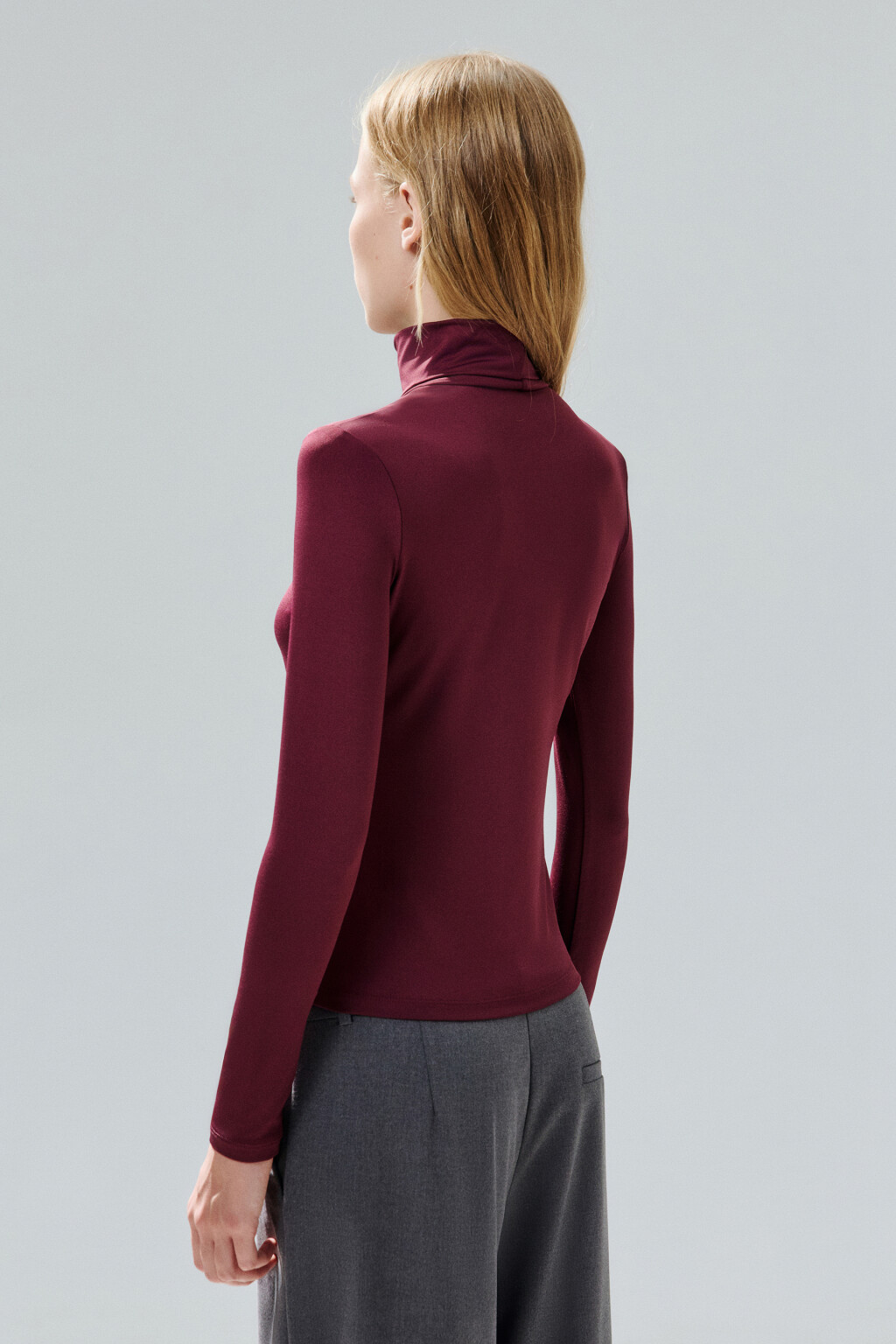 Водолазка из гладкого трикотажа - цвет бордовый - 3