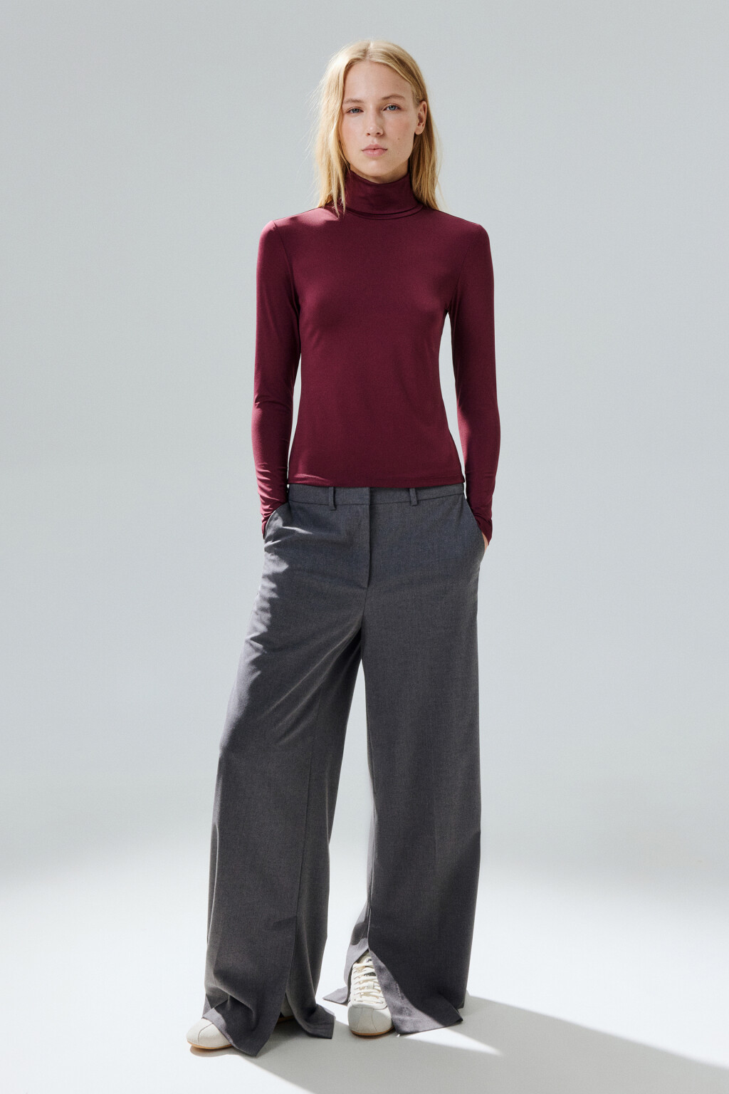 Водолазка из гладкого трикотажа - цвет бордовый - 4