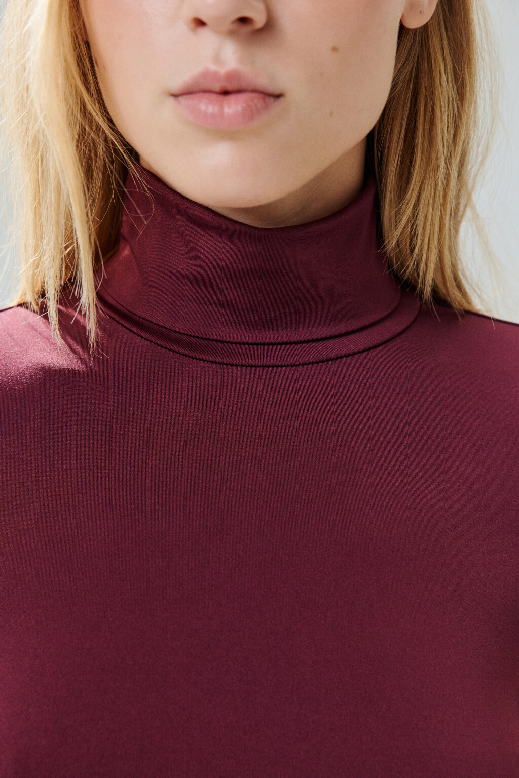 Водолазка из гладкого трикотажа - цвет бордовый - 5