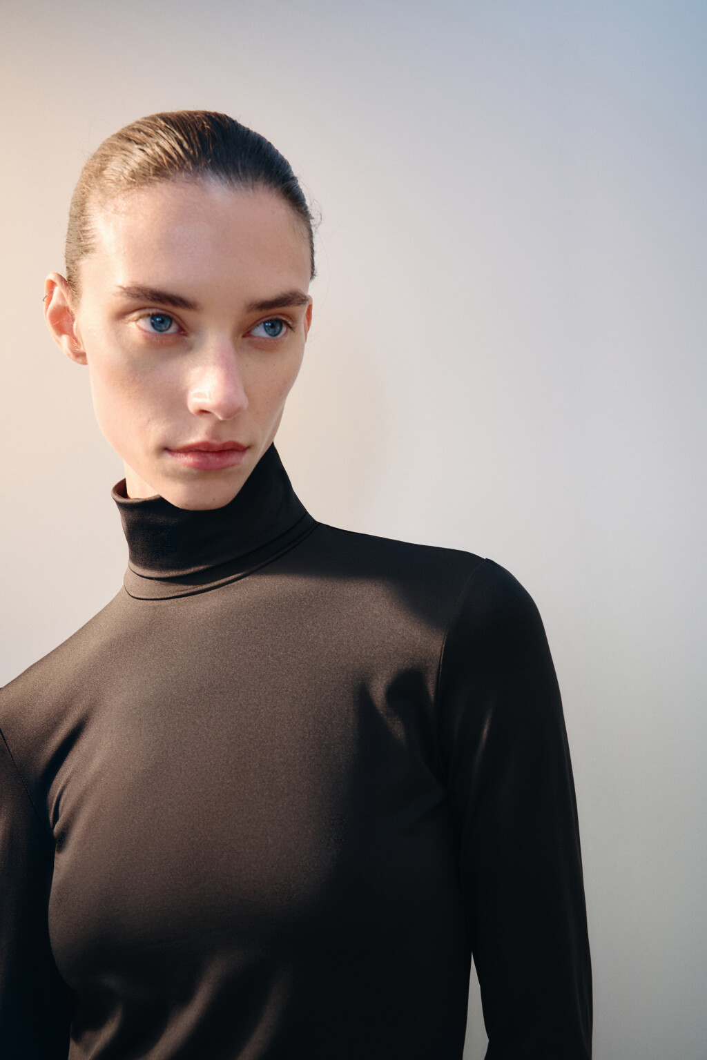 Водолазка гладкая с воротником-стойкой - цвет черный - 5