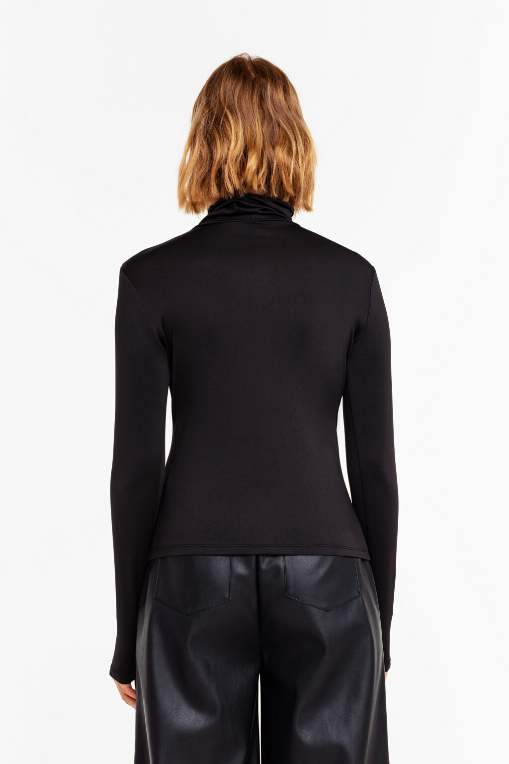 Водолазка базовая из тонкой гладкой ткани - цвет черный - 5