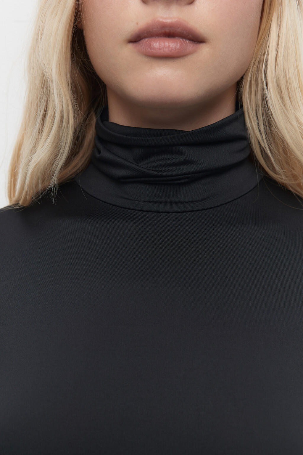 Водолазка LILY гладкая с воротником-гольфом - цвет черный - 6