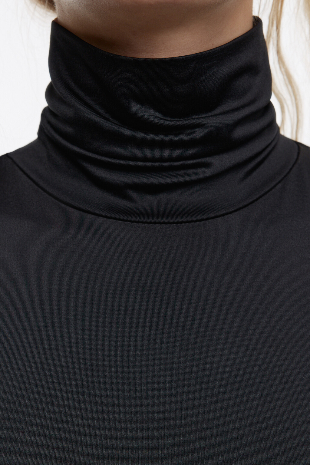 Водолазка LILY гладкая с воротником-гольфом - цвет черный - 7