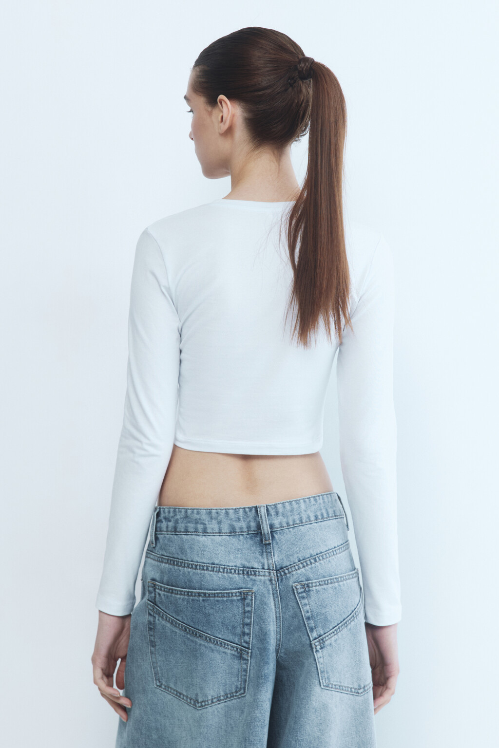 Лонгслив хлопковый укороченный с круглым вырезом - цвет белый - 4