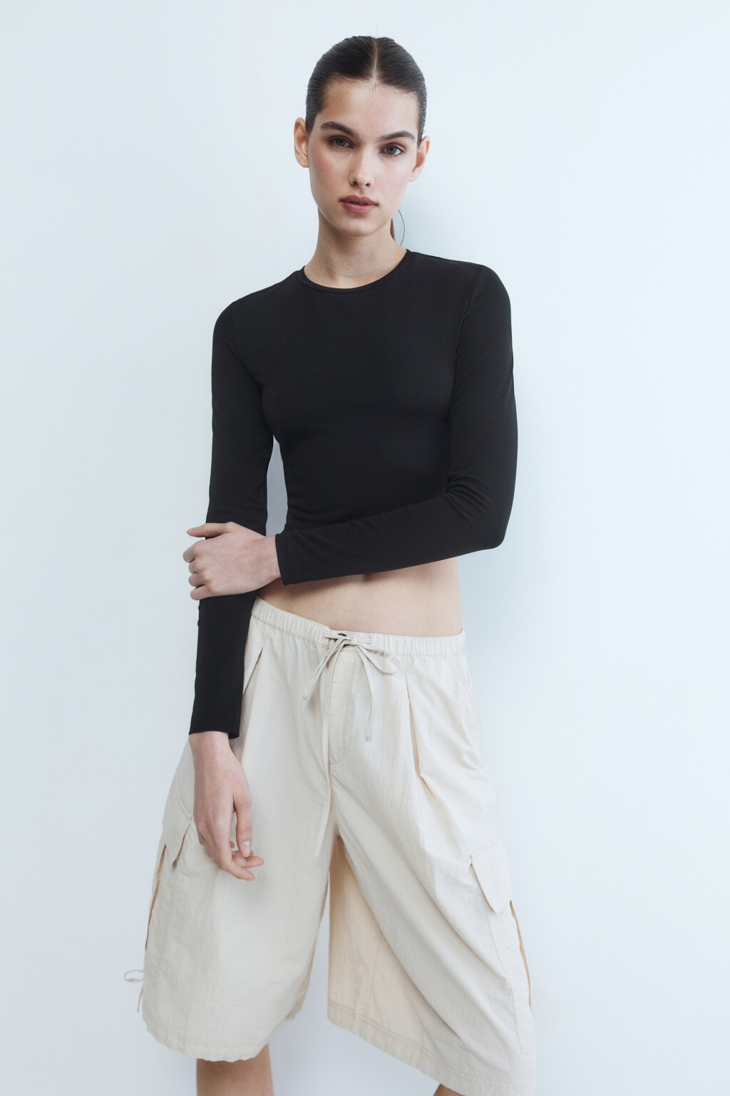 Лонгслив хлопковый укороченный с круглым вырезом - цвет черный - 2