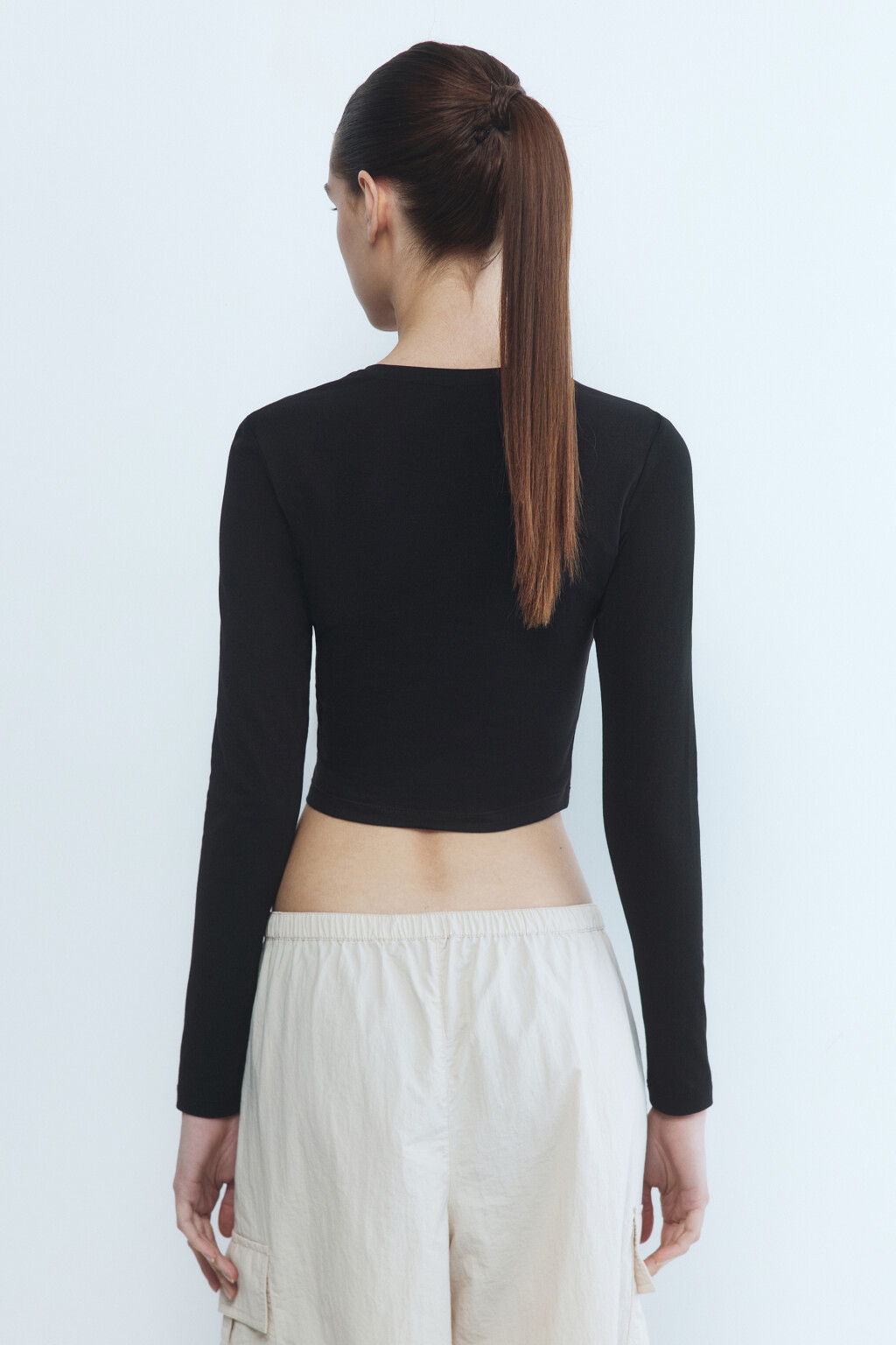 Лонгслив хлопковый укороченный с круглым вырезом - цвет черный - 5