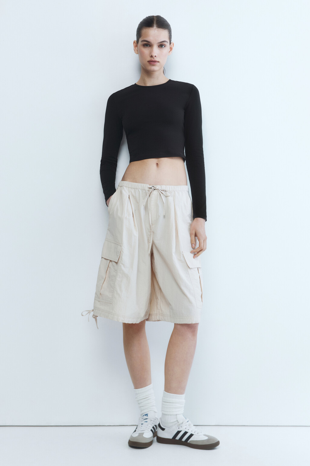 Лонгслив хлопковый укороченный с круглым вырезом - цвет черный - 6