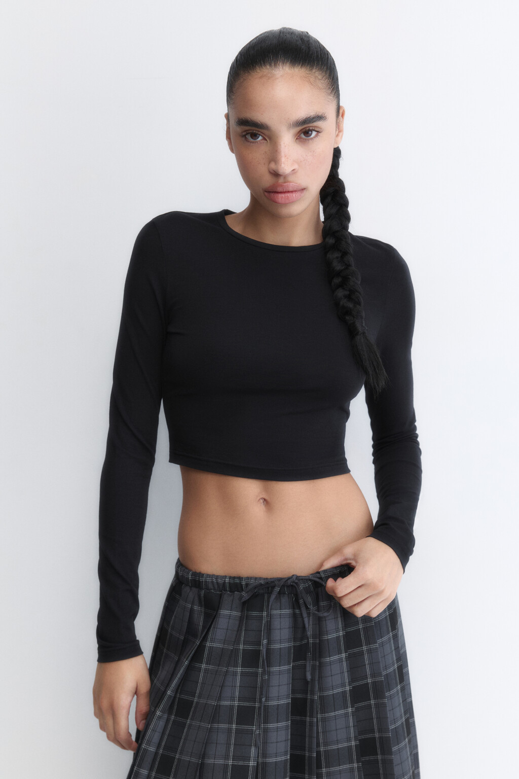 Лонгслив укороченный базовый из хлопка - цвет черный - 1