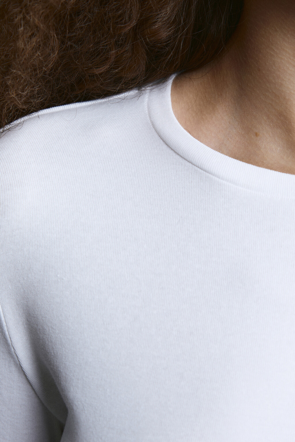 Лонгслив укороченный базовый из хлопка - цвет белый - 5