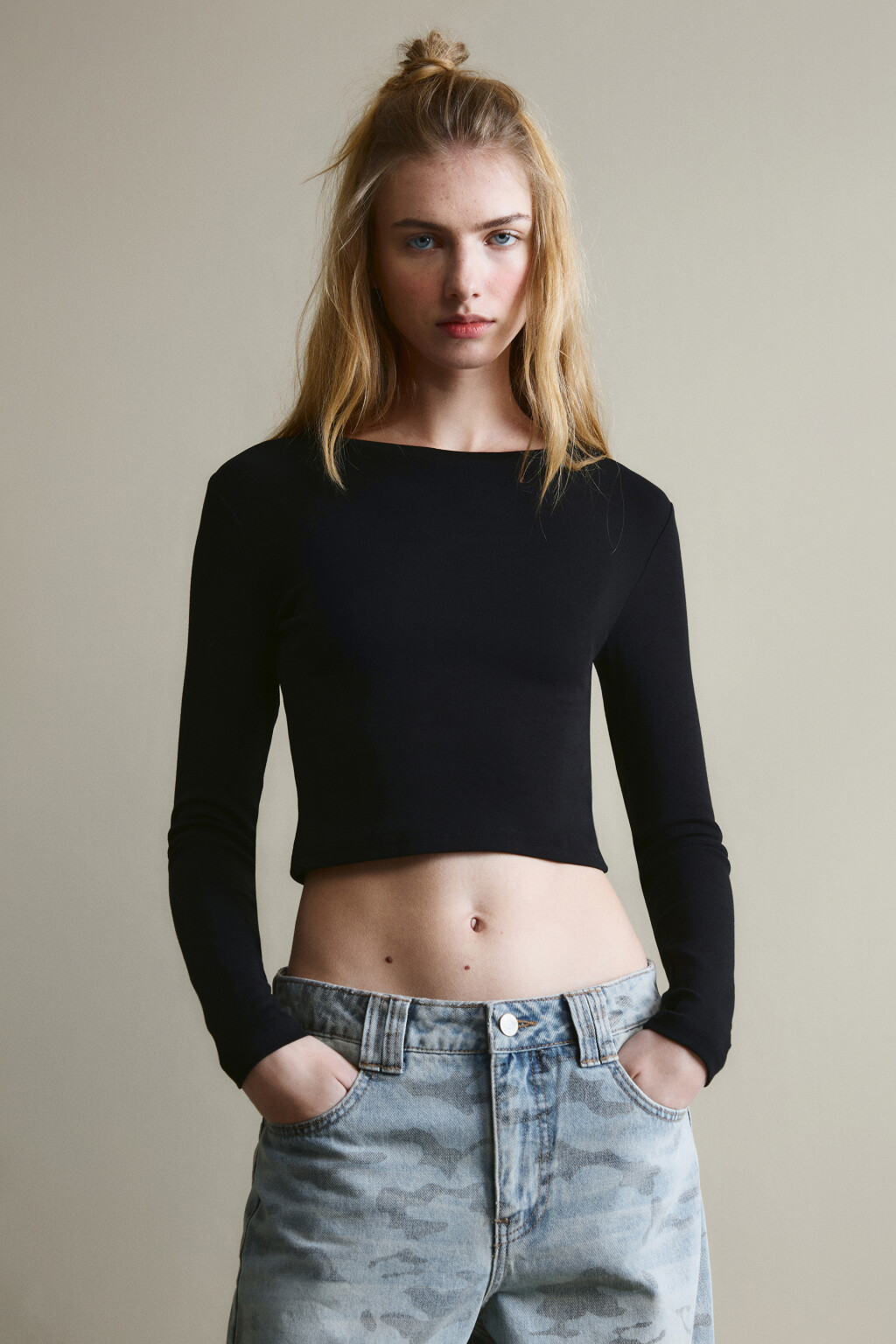 Лонгслив укороченный базовый из хлопка - цвет черный - 3