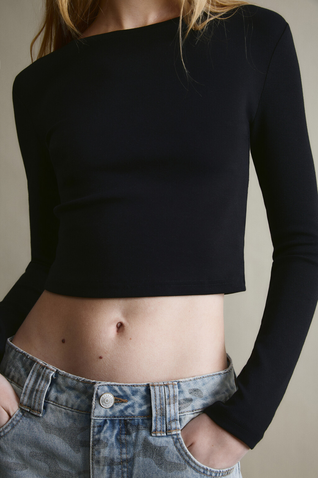 Лонгслив укороченный базовый из хлопка - цвет черный - 7