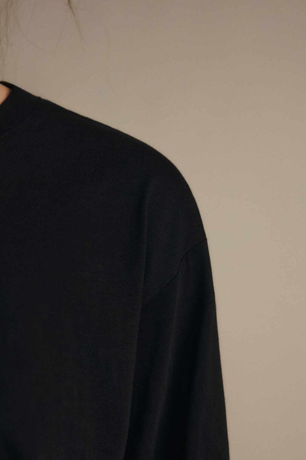 Лонгслив из хлопкового трикотажа - цвет черный - 6