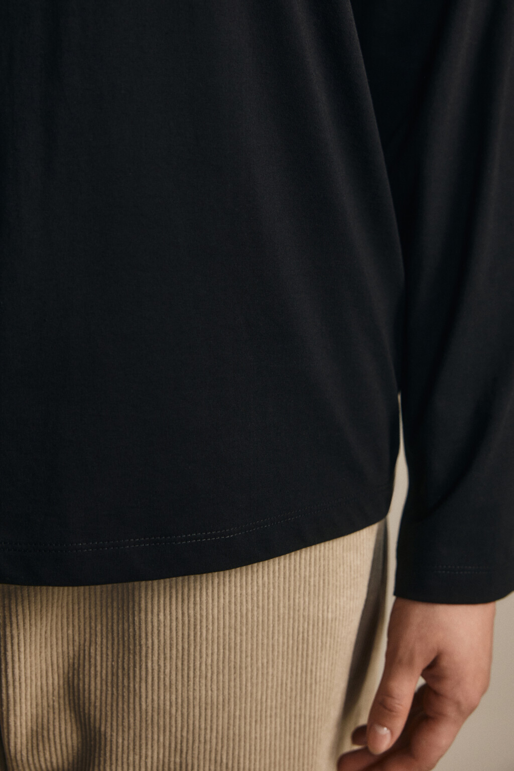 Лонгслив из хлопкового трикотажа - цвет черный - 6