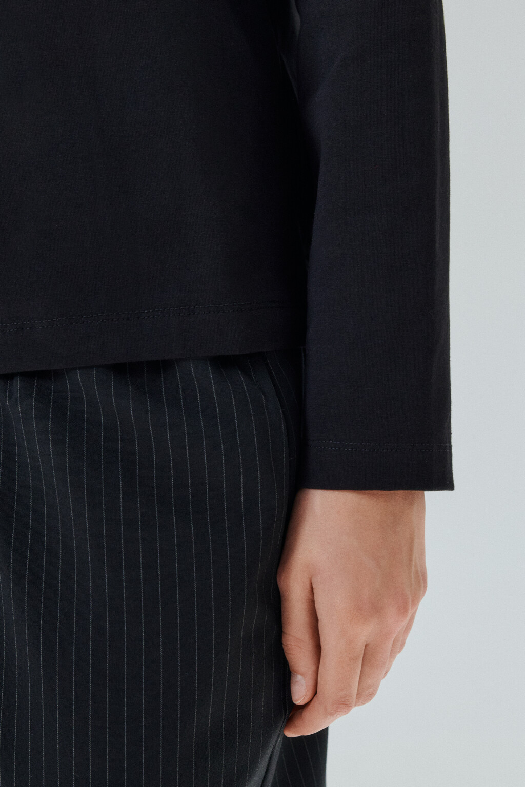 Лонгслив базовый из хлопкового трикотажа - цвет черный - 6