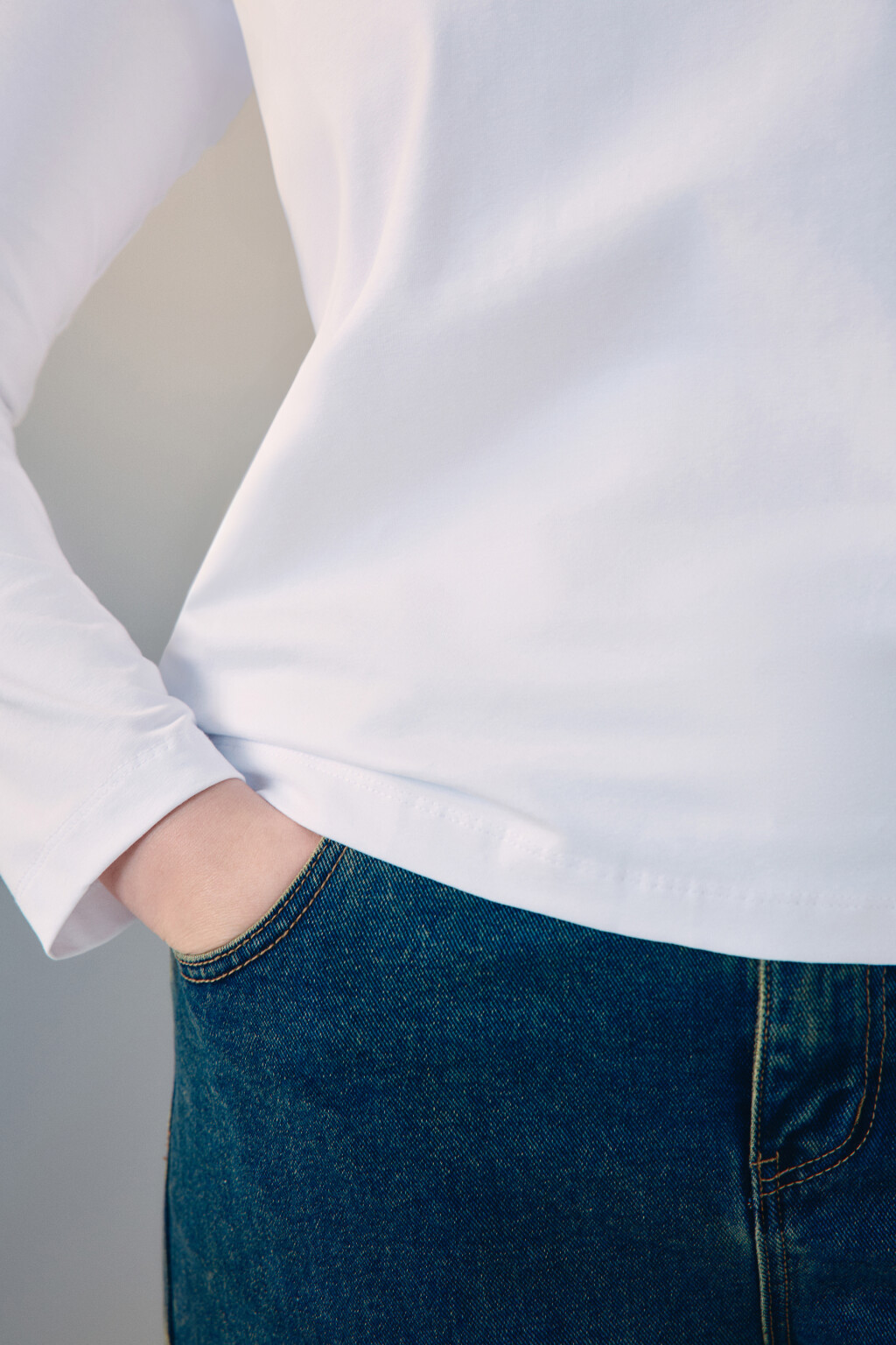 Лонгслив базовый из хлопкового трикотажа - цвет белый - 6