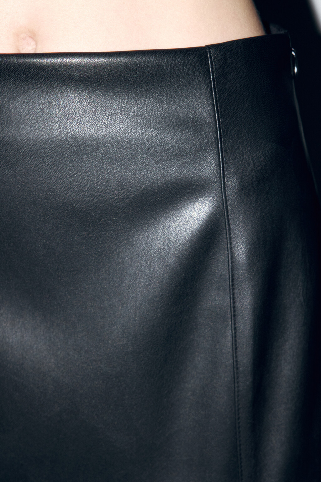 Юбка миди из искусственной кожи с разрезом - цвет черный - 6