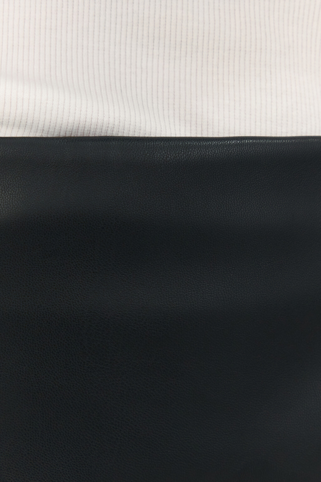 Юбка мини прямая с разрезом - цвет черный - 5