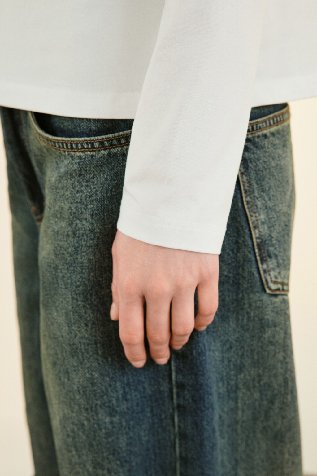 Лонгслив из хлопкового трикотажа - цвет белый - 6