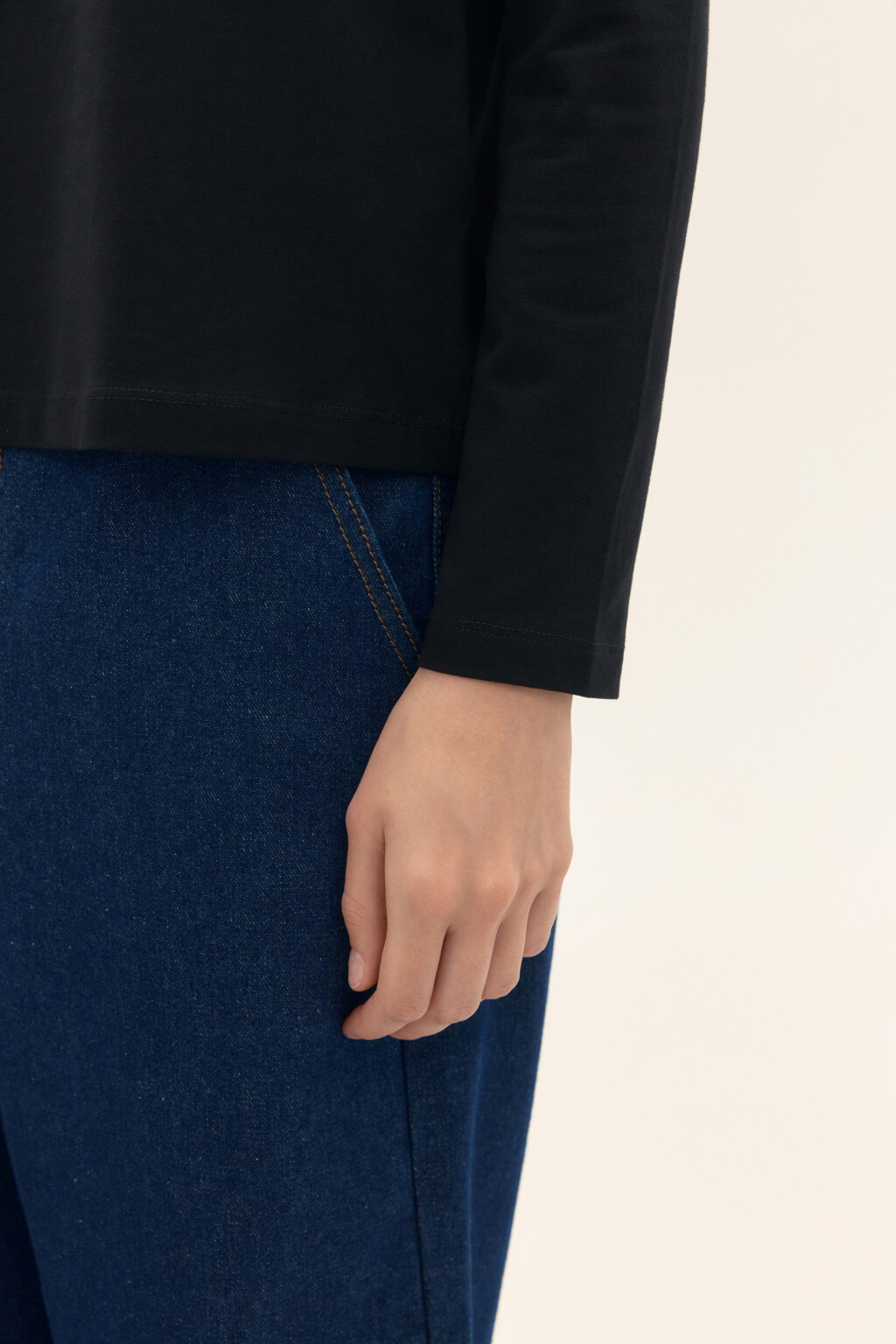 Лонгслив из хлопкового трикотажа - цвет черный - 7