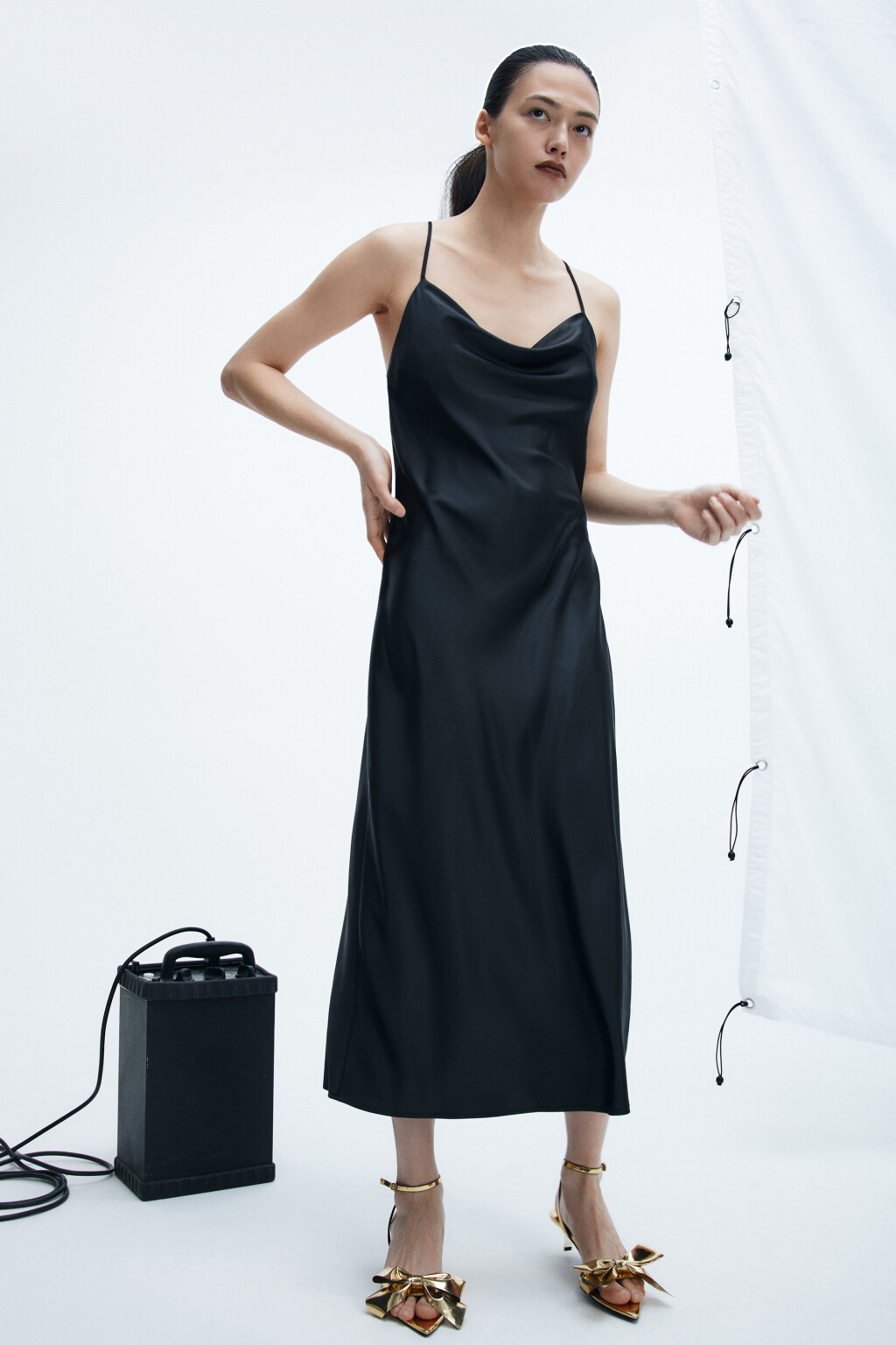 Платье-комбинация миди атласное - цвет черный - 1