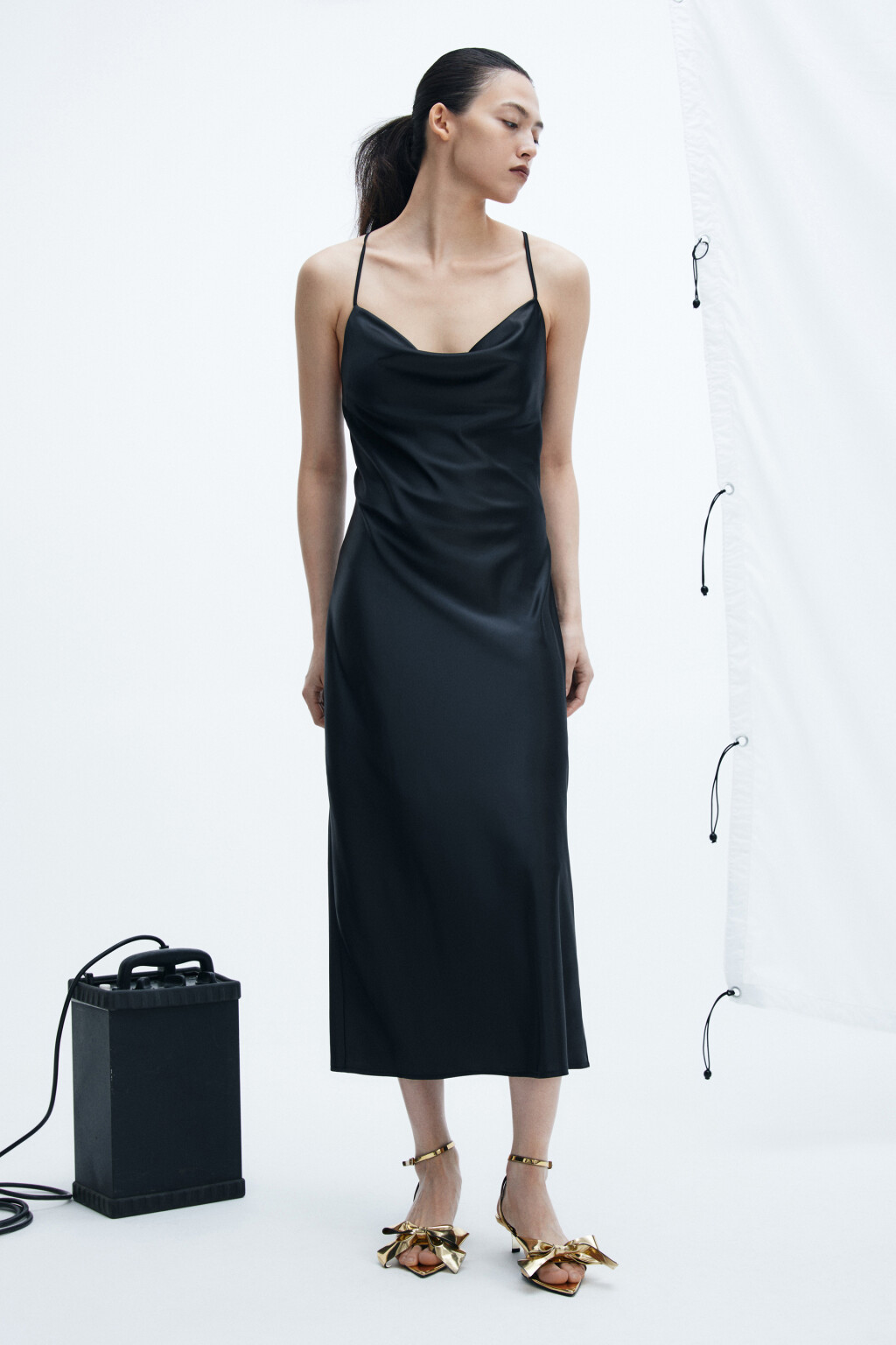 Платье-комбинация миди атласное - цвет черный - 3