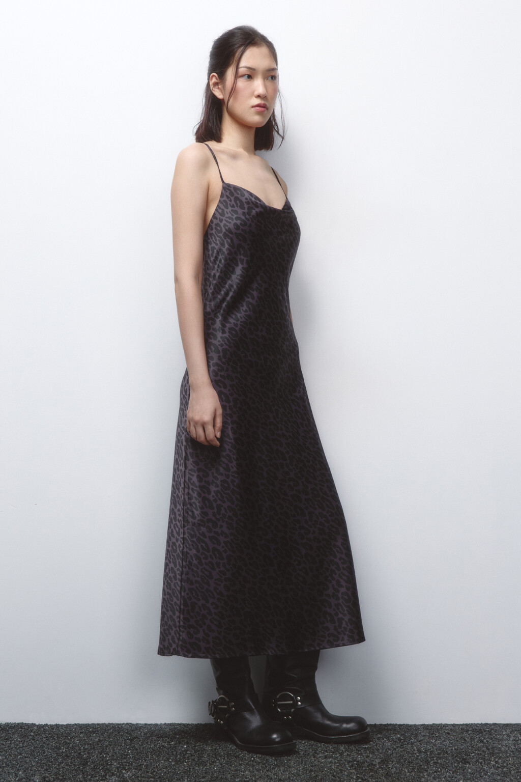 Платье миди атласное с леопардовым принтом - цвет черный - 2