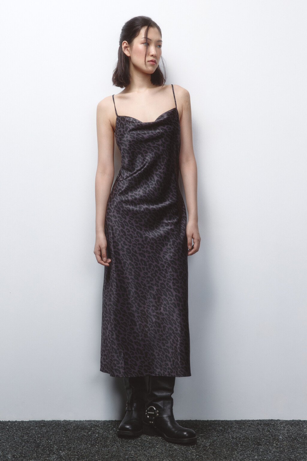 Платье миди атласное с леопардовым принтом - цвет черный - 4