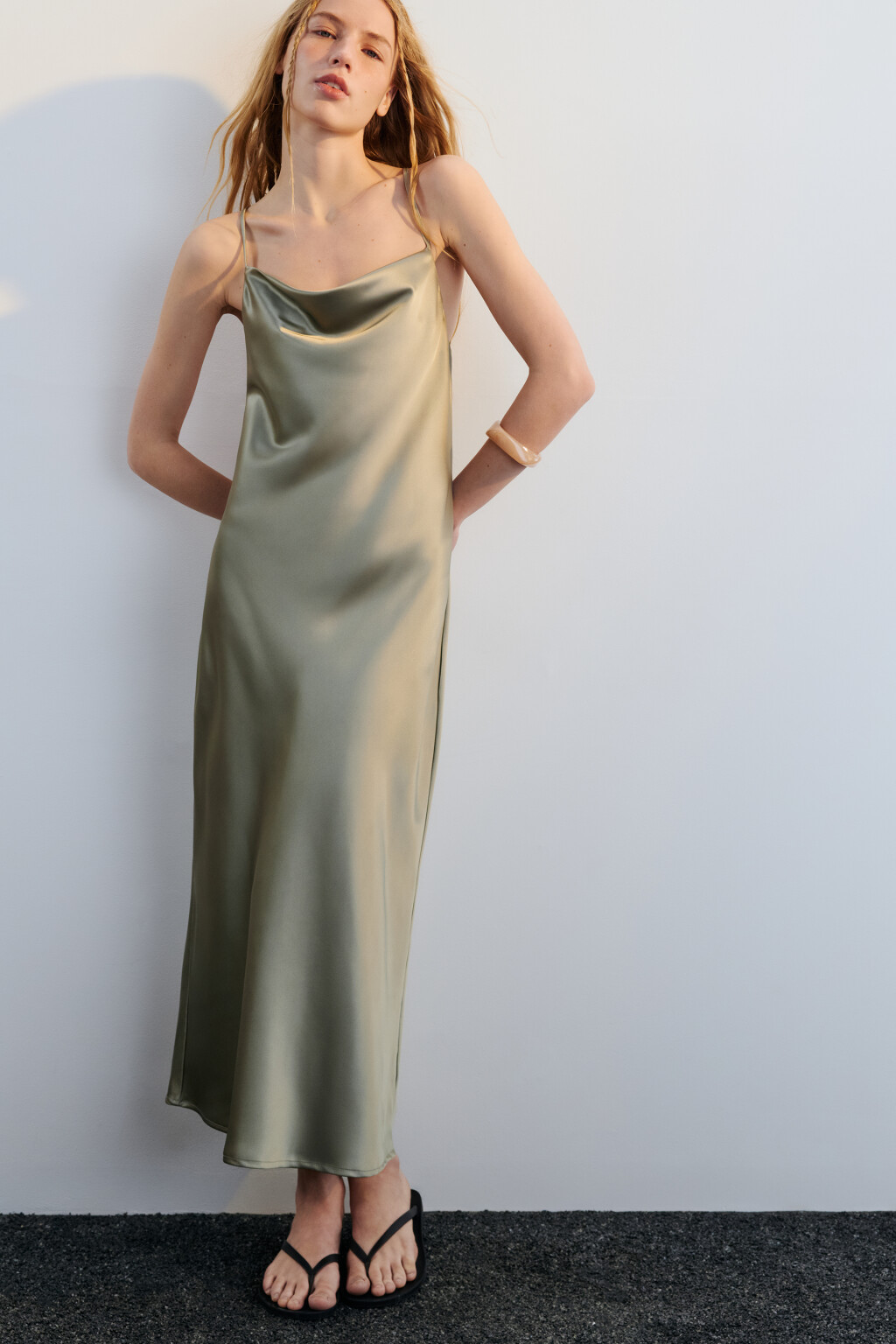 Платье-комбинация миди атласное - цвет зеленый - 1