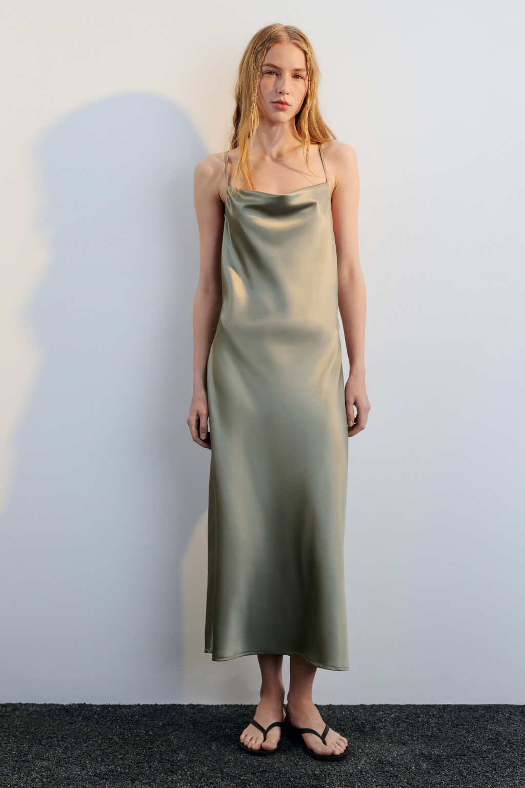Платье-комбинация миди атласное - цвет зеленый - 3