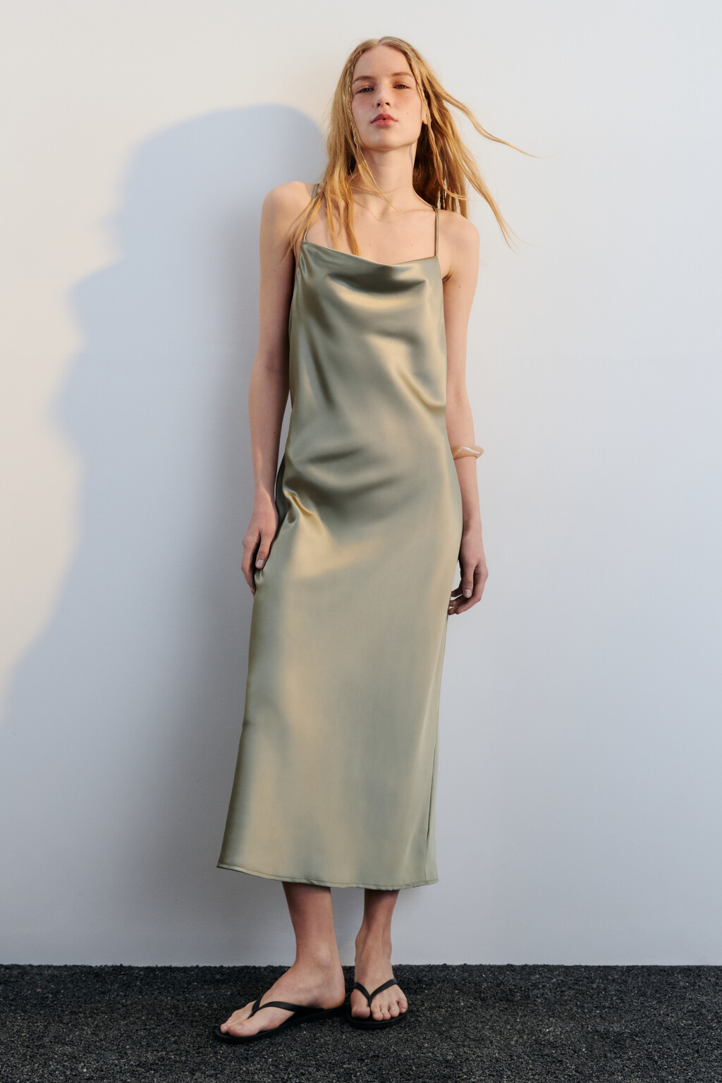 Платье-комбинация миди атласное - цвет зеленый - 5