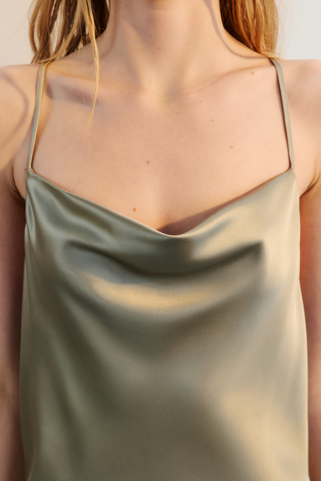 Платье-комбинация миди атласное - цвет зеленый - 6