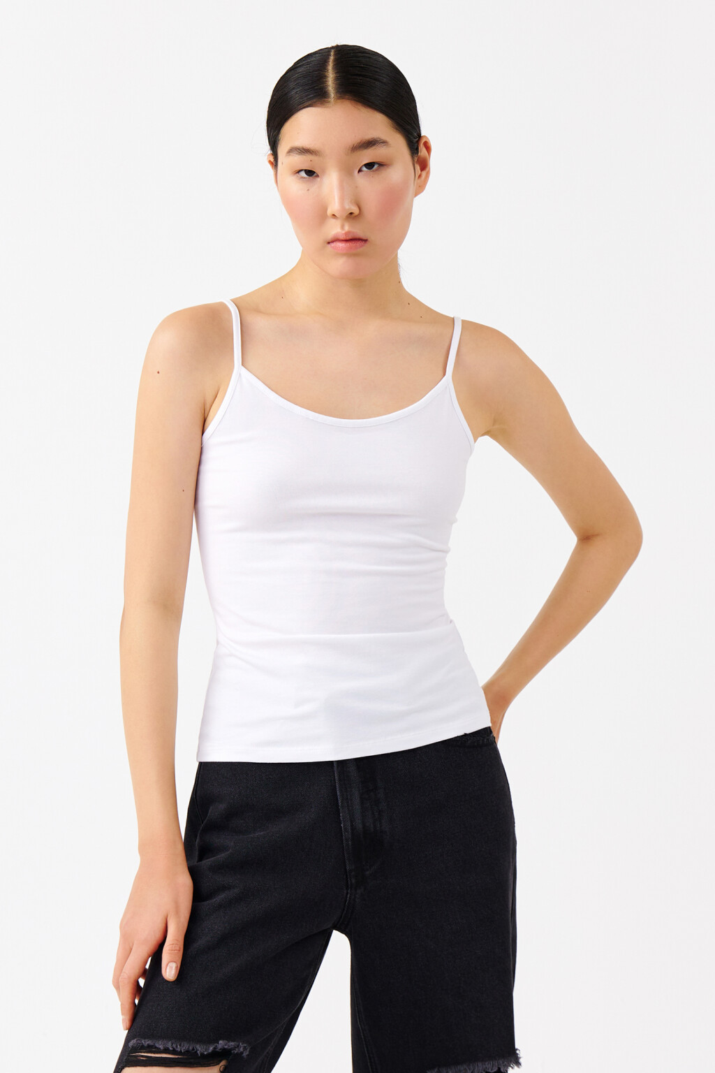 Топ-майка MEGAN базовый на тонких бретелях - цвет белый - 1
