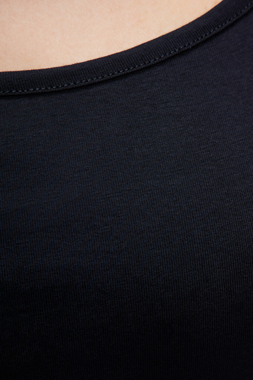 Майка MEGAN базовая на тонких бретельках - цвет черный - 5