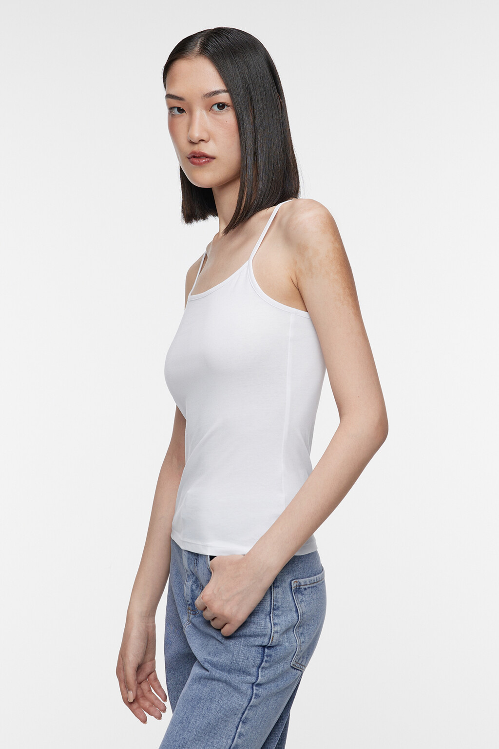 Майка-топ MEGAN базовая на тонких бретельках - цвет белый - 2