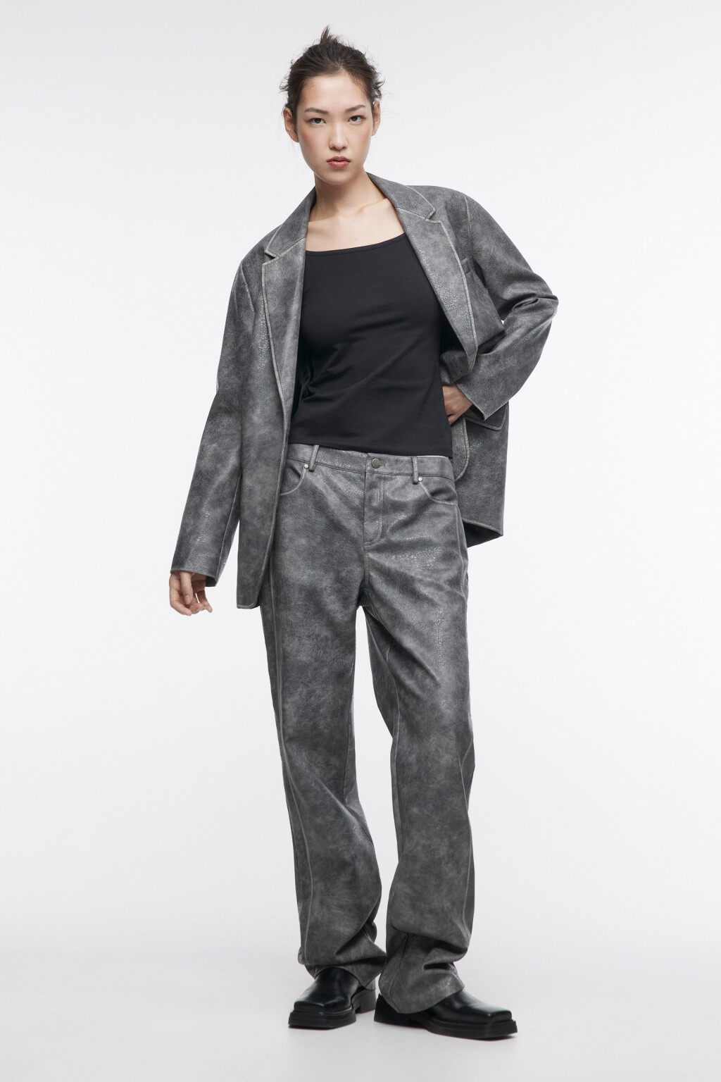 Майка MEGAN базовая на тонких бретельках - цвет черный - 5