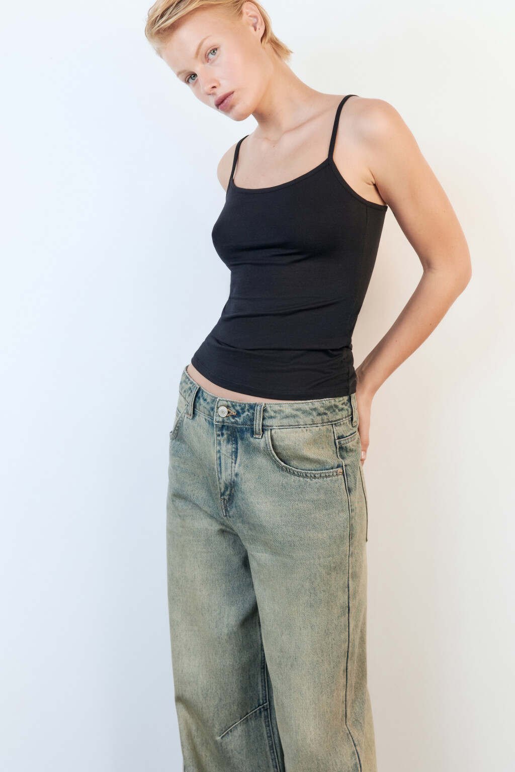 Топ-майка базовый на тонких бретелях - цвет черный - 1