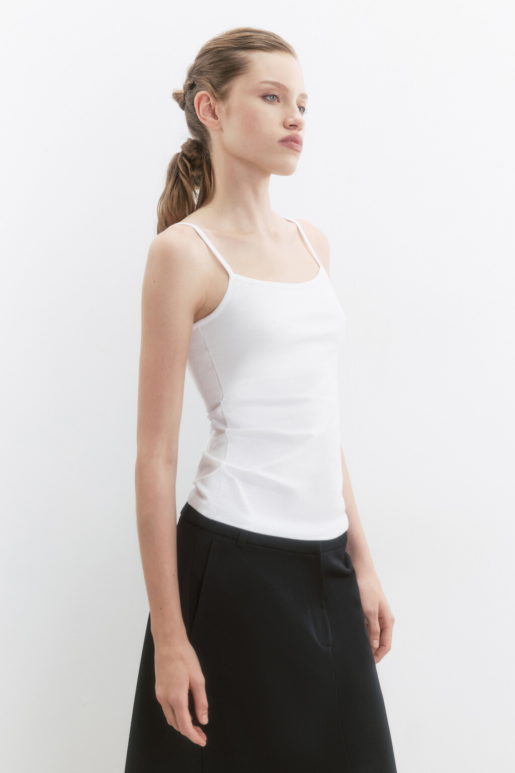 Топ-майка базовый на тонких бретелях - цвет белый - 4