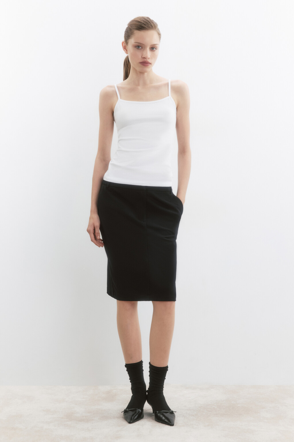 Топ-майка базовый на тонких бретелях - цвет белый - 6