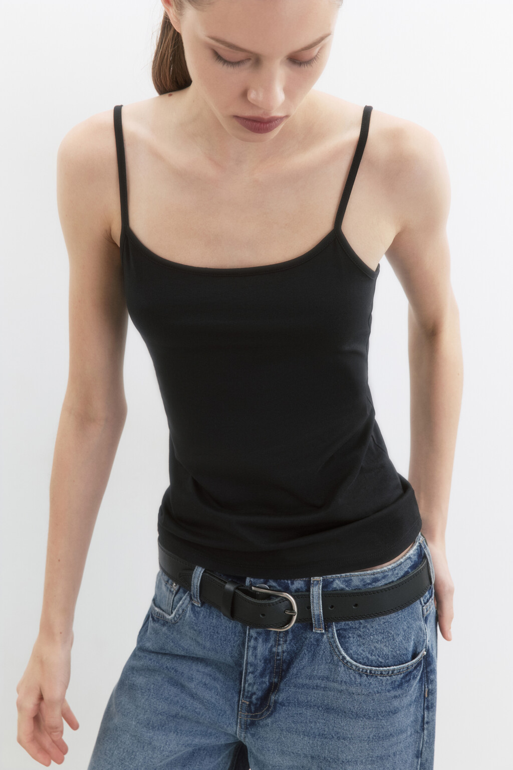 Топ-майка MEGAN базовый на тонких бретелях - цвет черный - 1